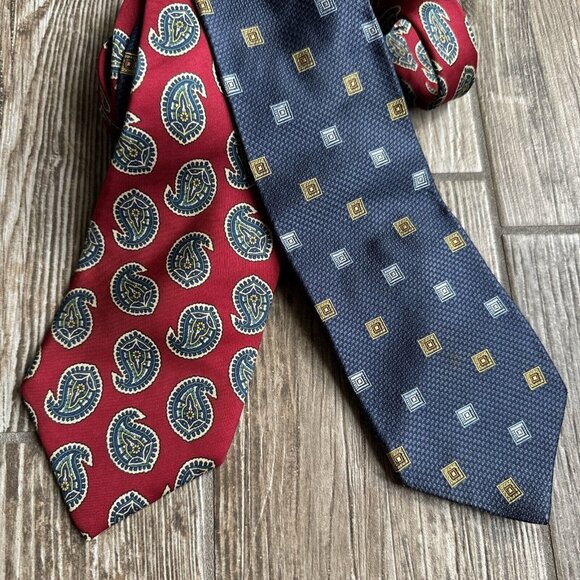 Jos A Bank Mens Red Tie Signature Collection Paisley 100% Silk Luxury Set Of 2 - Picture 1 of 8